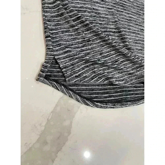 Athleta Women's Small Shirt Gray White Striped Short Sleeve V-Neck Tee - Picture 3 of 4